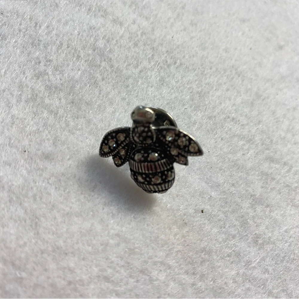 Elegant Bumblebee Lapel Hat Pin Brooch Faceted Marcasite style Silver tone
